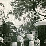 10. Игра в баскетбол на стадионе «Динамо». Фотогарфия 1940 года