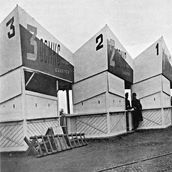 12. Киоски Международного Красного стадиона. Фотография 1924 года