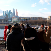 Одна из лучших смотровых площадок Москвы – на Ростовской набережной. Жаль, что о ней мало кто знает