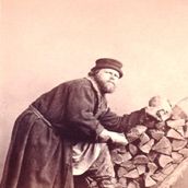 3. Подносчик дров. Фотогарфия из серии «Русские типы» фотографа У. Каррика. 1860-е годы.