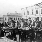 18. Съестные ряды на Хитровке. Фотография 1900-х годов.