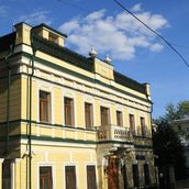 10. Дом терапевта Захарьина 1820 года постройки