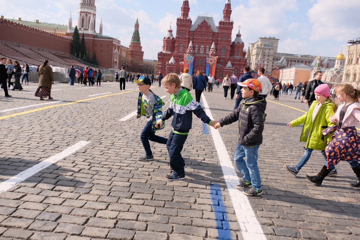 Где можно погулять с ребенком в москве. Красная площадь экскурсия. Красная площадь для дошкольников. Прогулка в городе. Экскурсия красная площадь в Москве.