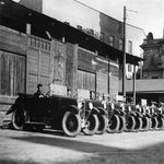 6. Колонна почтовых автомобилей за Меншиковой башней. Фотография 1928 года