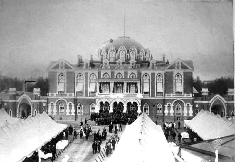 14. Петровский путевой дворец во время коронационных торжеств 1896 года
