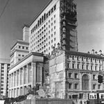 3. Строительство гостиницы «Москва». Рядом с ней – «Гранд-Отель». Фотография 1930-х годов