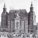 4. Праздничное оформление Исторического музея во время празднования 800-летия Москвы. Фотография 1947 года