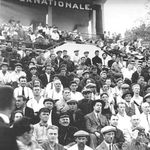 8. Зрители на первом футбольном матче. Фотография конца 1928 года