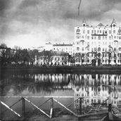 Вид на доходный дом Вешнякова. Фотография начала XX века
