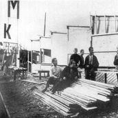 10. Строительство террасы с киосками на верхней бровке. Фотография 1924 года