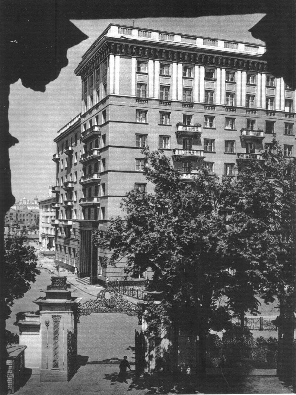 3. Дом писателей в Лаврушинском. Фотография 1947 года