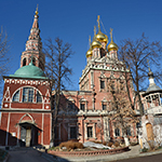 1. Великолепная церковь Воскресения в Кадашах конца XVII века. Двор этого храма – один из самых колоритных в Москве