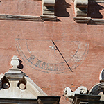 7. Уникальные для московских храмов солнечные часы XVII века. Как видите, они показывают время до сих пор