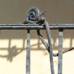 29. Памятник улитке и виноградной лозе в Голиковском переулке