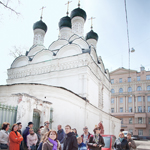 У храма Черниговских чудотворцев князя Михаила и боярина Фёдора (середина XVII века)