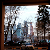 Вид из арки Дома архитекторов на деловой центр «Москва-Сити»